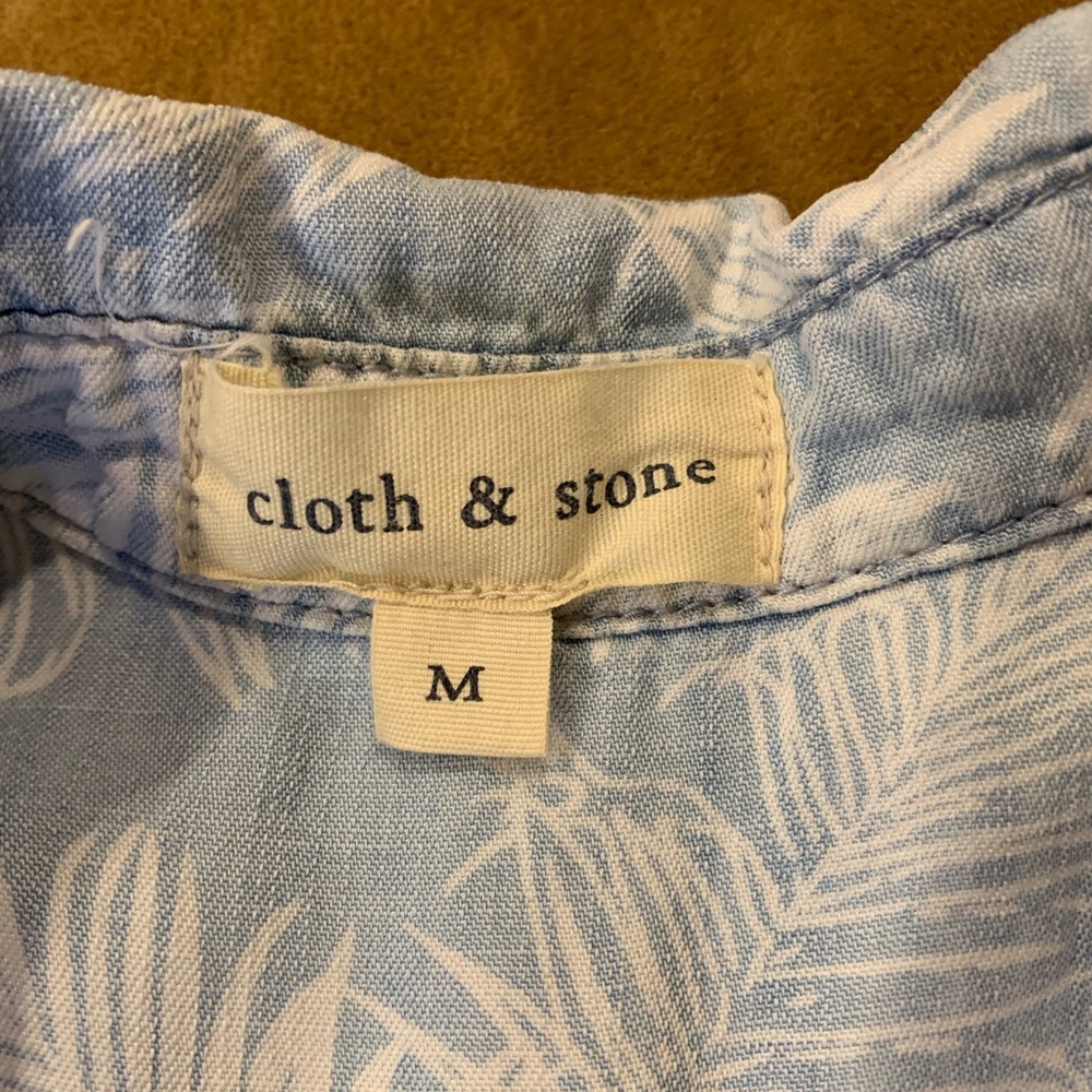 Cloth + stone sleeveless button down tropical top